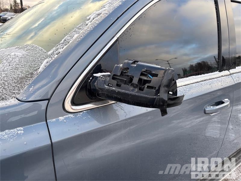 GMC Yukon XL SLT 4WD SUV Avtomobili