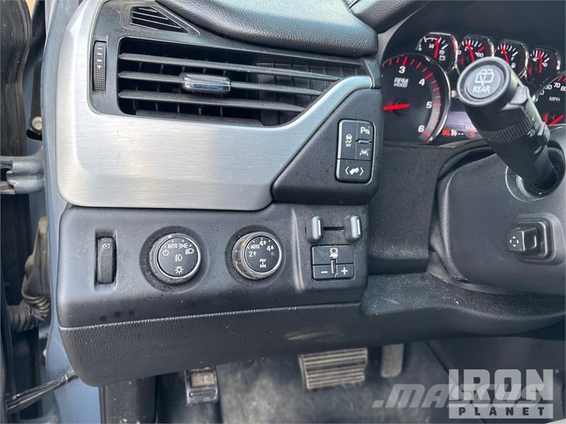 GMC Yukon XL SLT 4WD SUV Avtomobili