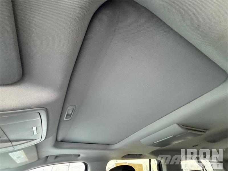 GMC Yukon XL SLT 4WD SUV Avtomobili