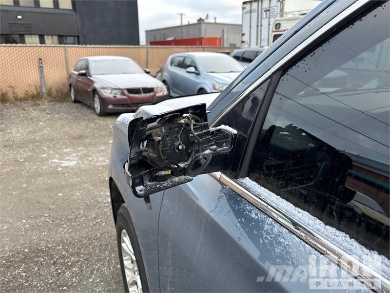 GMC Yukon XL SLT 4WD SUV Avtomobili