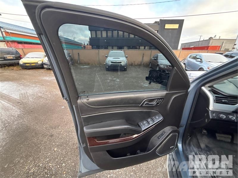 GMC Yukon XL SLT 4WD SUV Avtomobili