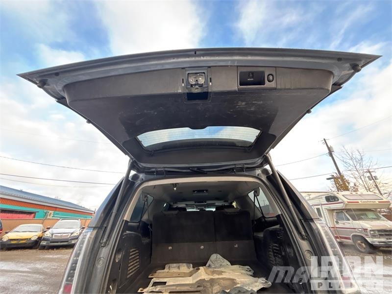 GMC Yukon XL SLT 4WD SUV Avtomobili