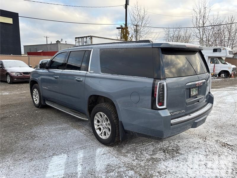 GMC Yukon XL SLT 4WD SUV Avtomobili