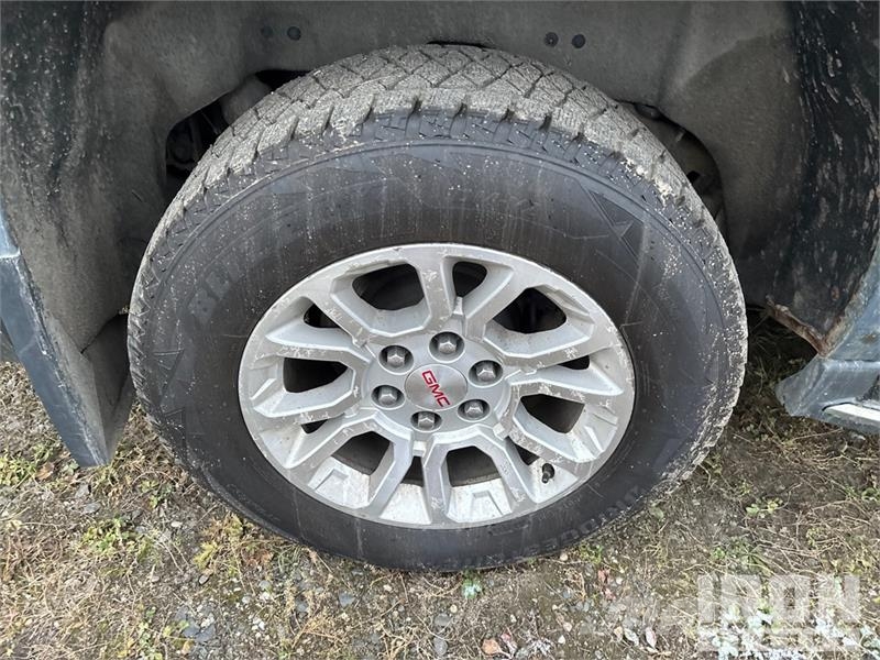 GMC Yukon XL SLT 4WD SUV Avtomobili