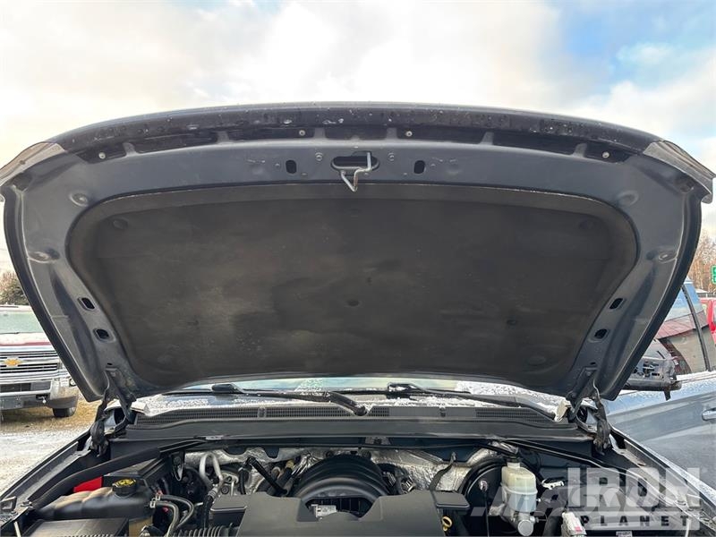 GMC Yukon XL SLT 4WD SUV Avtomobili