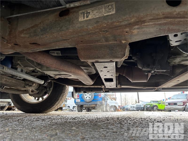 GMC Yukon XL SLT 4WD SUV Avtomobili