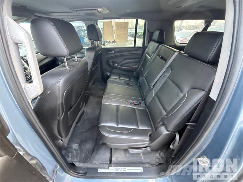 GMC Yukon XL SLT 4WD SUV Avtomobili