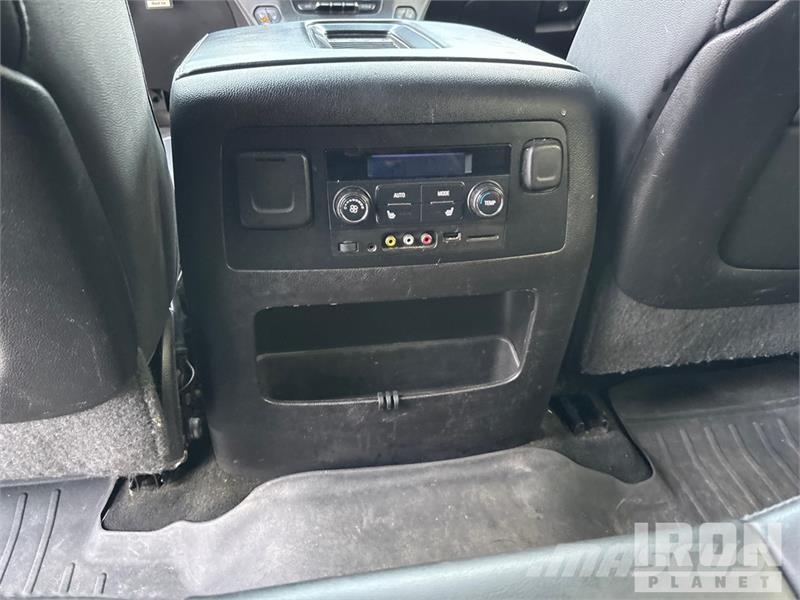 GMC Yukon XL SLT 4WD SUV Avtomobili