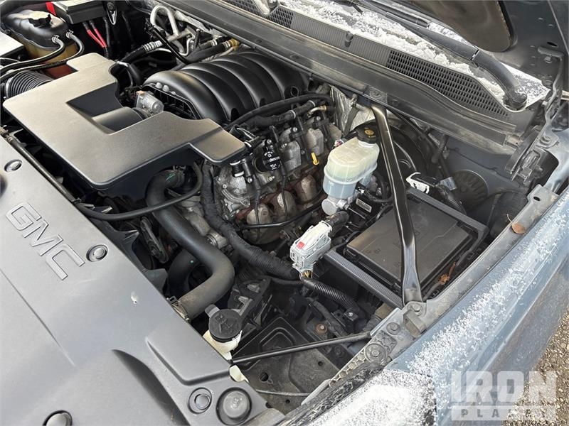 GMC Yukon XL SLT 4WD SUV Avtomobili