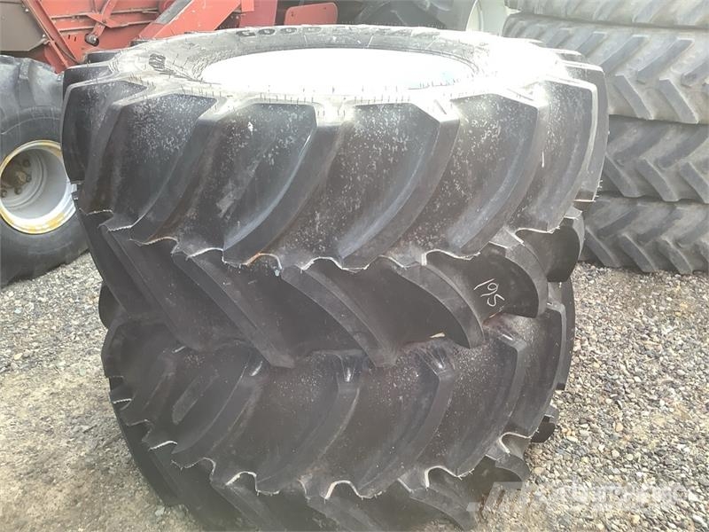 Goodyear of (2) Goodyear 600/65R28 Tires Gume, točkovi i felne