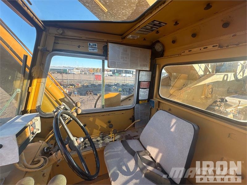 Grove RT740 Celtņi nelīdzenām virsmām