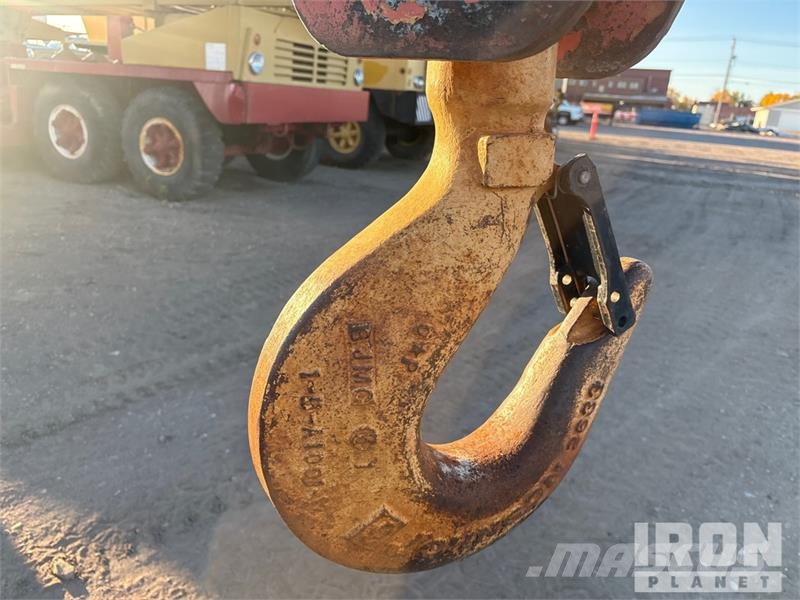 Grove RT740 Celtņi nelīdzenām virsmām