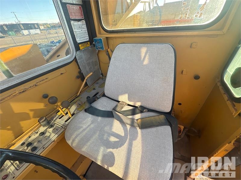 Grove RT740 Celtņi nelīdzenām virsmām
