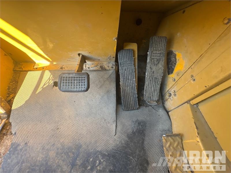 Grove RT740 Celtņi nelīdzenām virsmām
