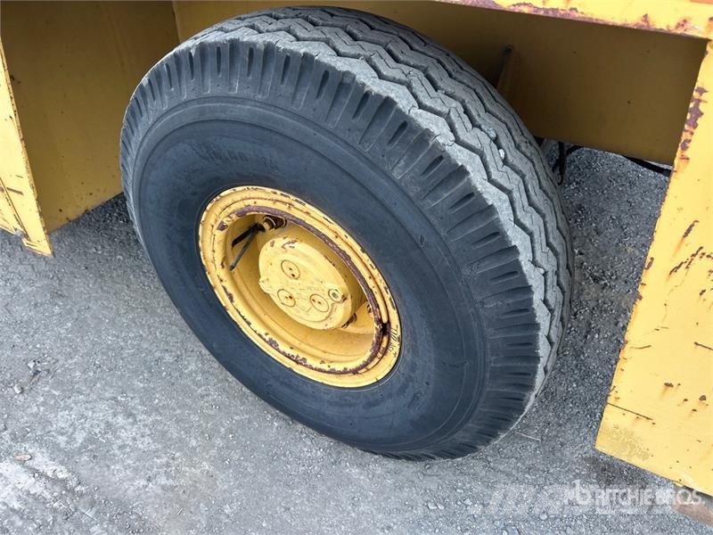 Grove YB4408 17000 lb 4x4x4 Carry Deck Crane Outras máquinas de elevação