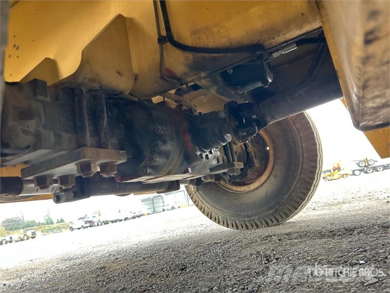Grove YB4408 17000 lb 4x4x4 Carry Deck Crane Outras máquinas de elevação