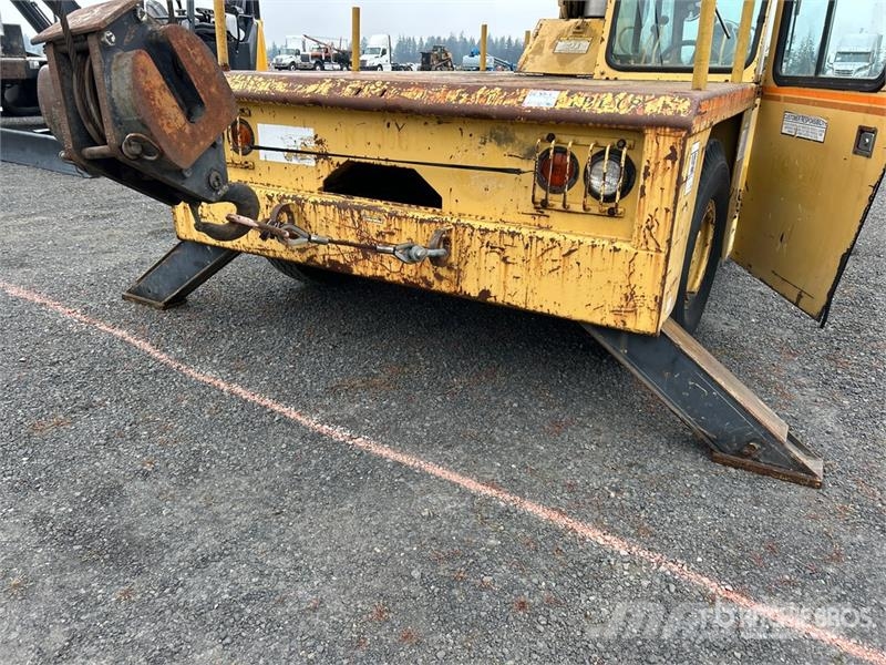 Grove YB4408 17000 lb 4x4x4 Carry Deck Crane Other lifting machines