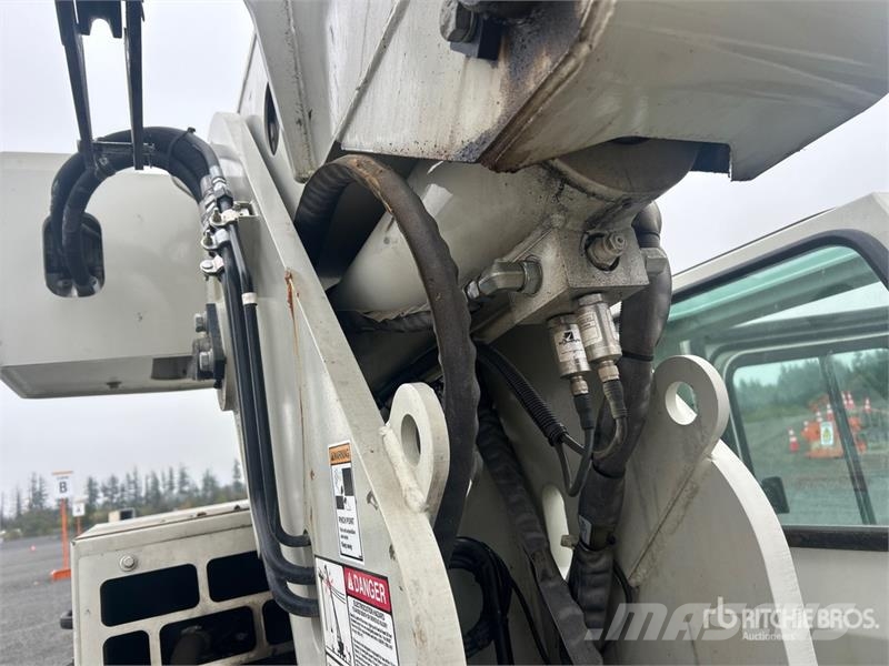 Grove YB4409-2 18000 lb 4x4 Carry Deck Crane Egyéb daruk