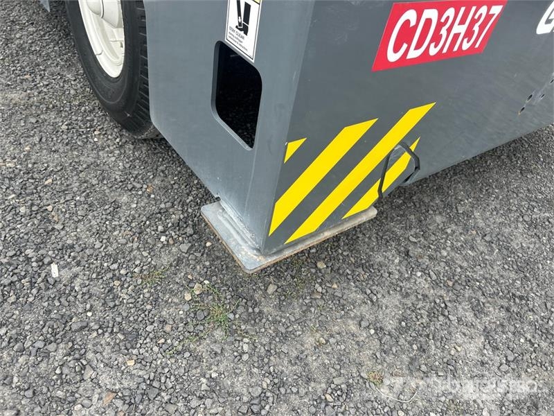 Grove YB4409-2 18000 lb 4x4 Carry Deck Crane Egyéb daruk