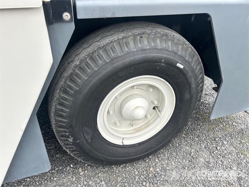 Grove YB4409-2 18000 lb 4x4 Carry Deck Crane Egyéb daruk
