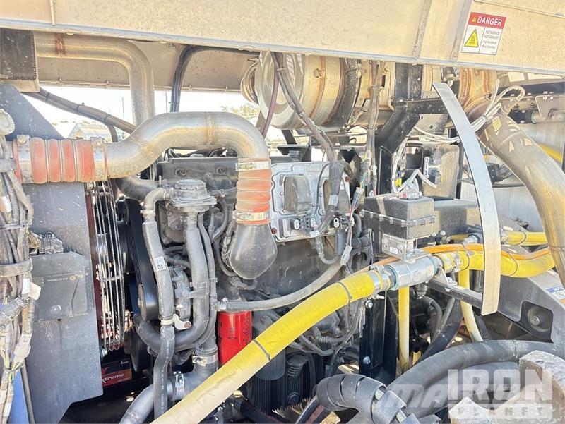 GUSS 600 gal 22 ft x 8 ft 4x4 Hydraulic Autonomous Lauksaimniecība- Citi