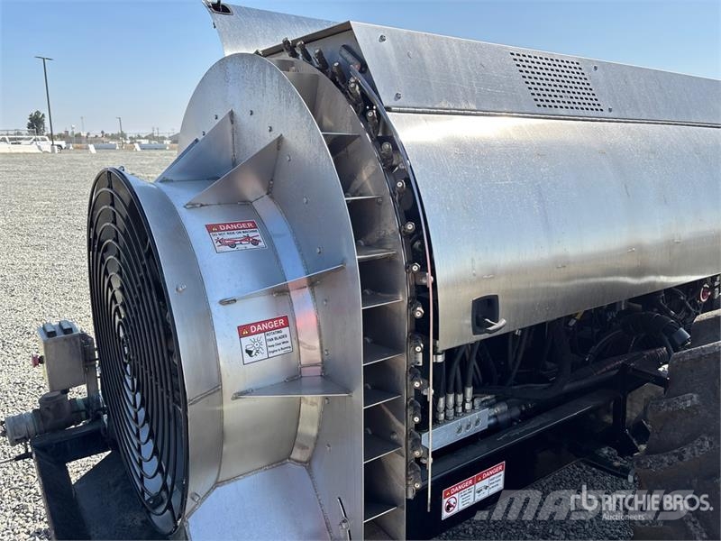GUSS 600 gal 22 ft x 8 ft 4x4 Hydraulic Autonomous Lauksaimniecība- Citi