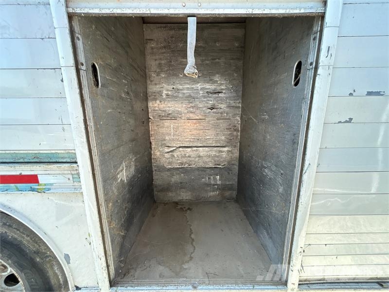 Hackney 16 Bay S/A Beverage Trailer Kita