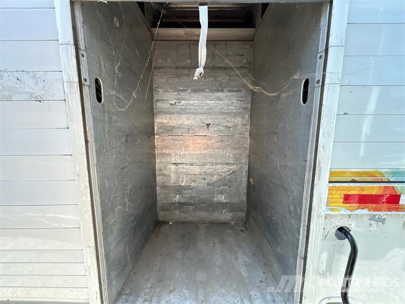 Hackney 16 Bay S/A Beverage Trailer Kita