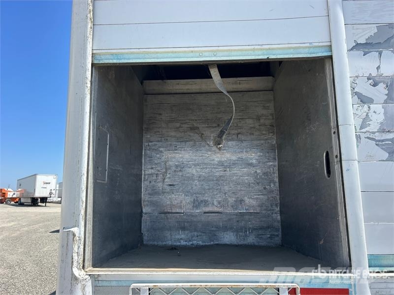 Hackney 16 Bay S/A Beverage Trailer Kita