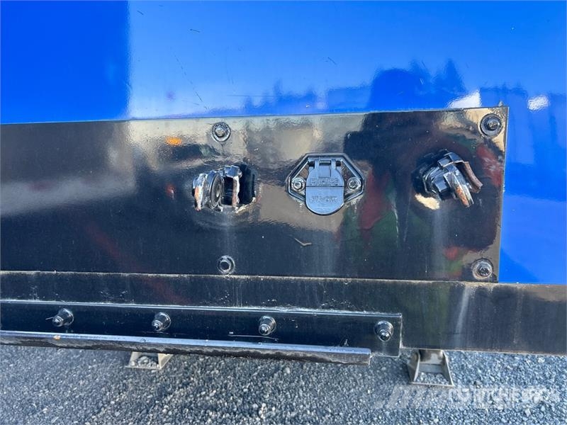 Hackney 16 Bay S/A Beverage Trailer شاحنات أخرى