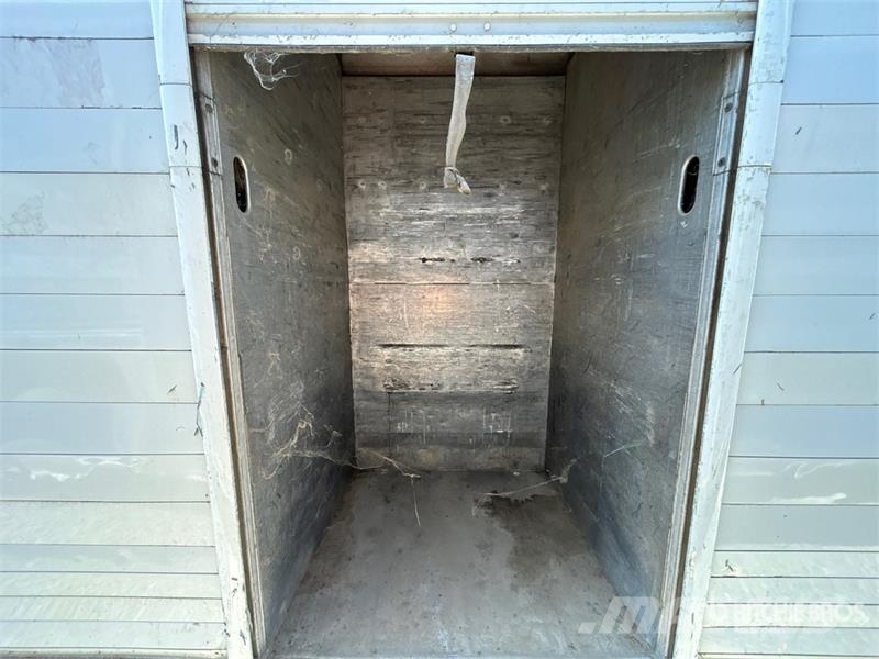 Hackney 16 Bay S/A Beverage Trailer Kita