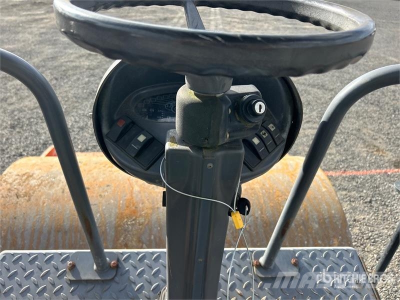 Hamm 3307 Smooth Drum Compactor Valjci sa jednim bubnjem