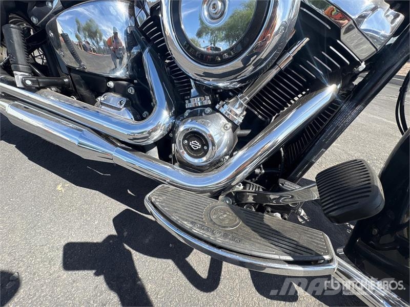 Harley-Davidson FLHTCU Automašīnas