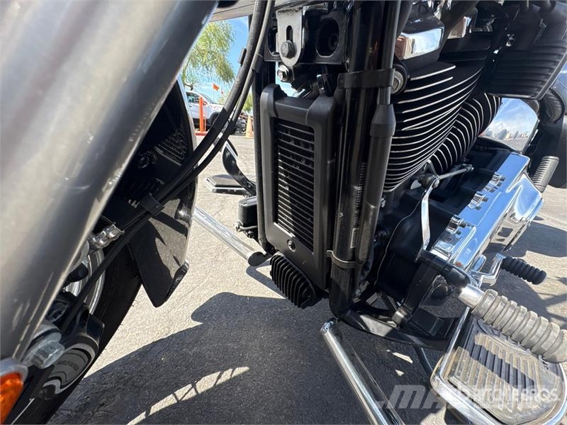 Harley-Davidson FLHTCU Automašīnas