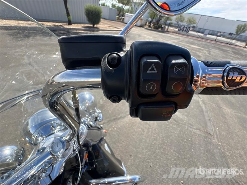 Harley-Davidson FLHTCU Automašīnas
