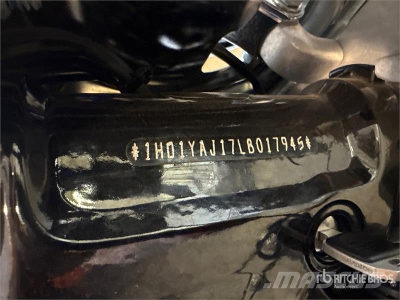 Harley-Davidson FLHTCU Automašīnas