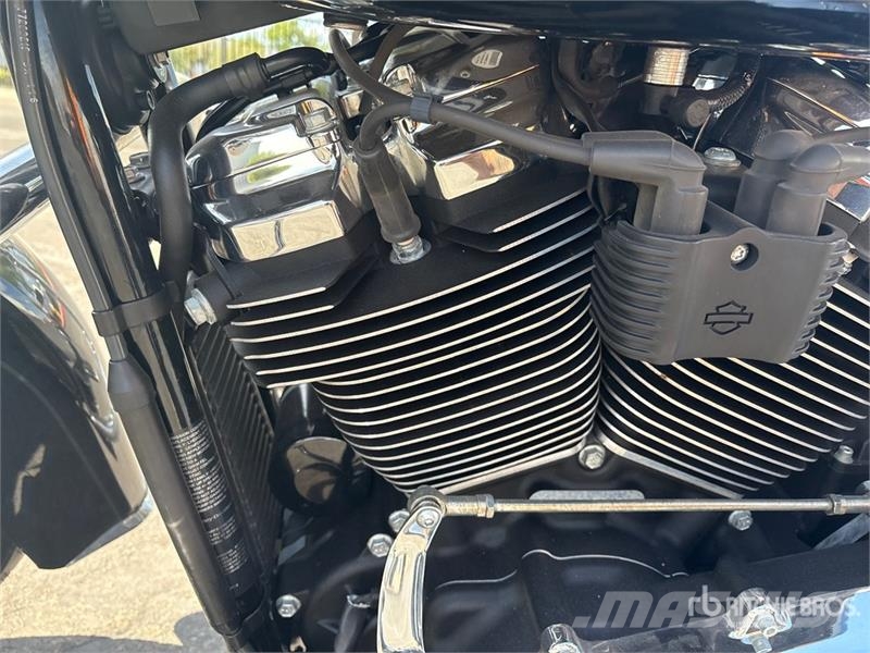 Harley-Davidson FLHTCU Automašīnas