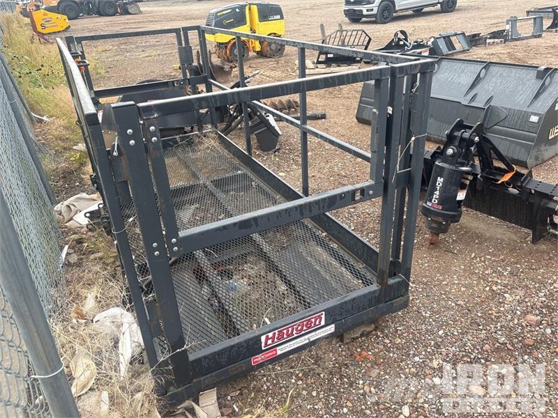 Haugen MWP4X116 114.5 in 1000 lb Personnel Basket 垂直昇降型リフト