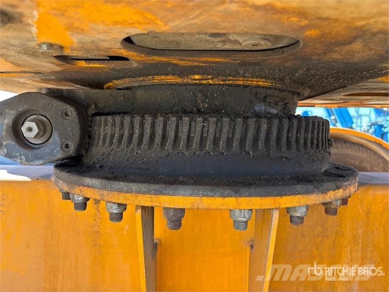 Haulotte 4527A Towable Lift (Inoperable) Pótkocsira szerelt emelők és állványok