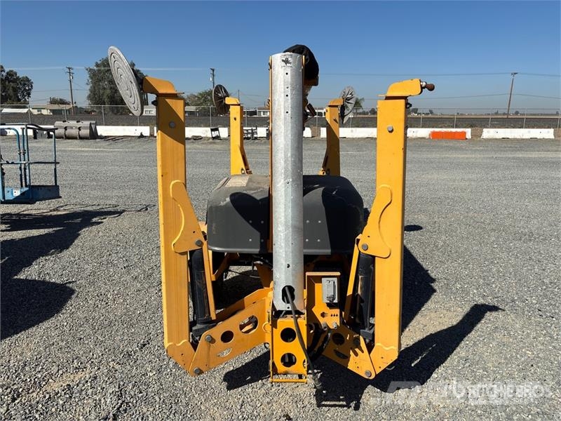 Haulotte 4527A Towable Lift (Inoperable) Pótkocsira szerelt emelők és állványok