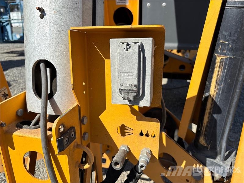 Haulotte 4527A Towable Lift (Inoperable) Pótkocsira szerelt emelők és állványok