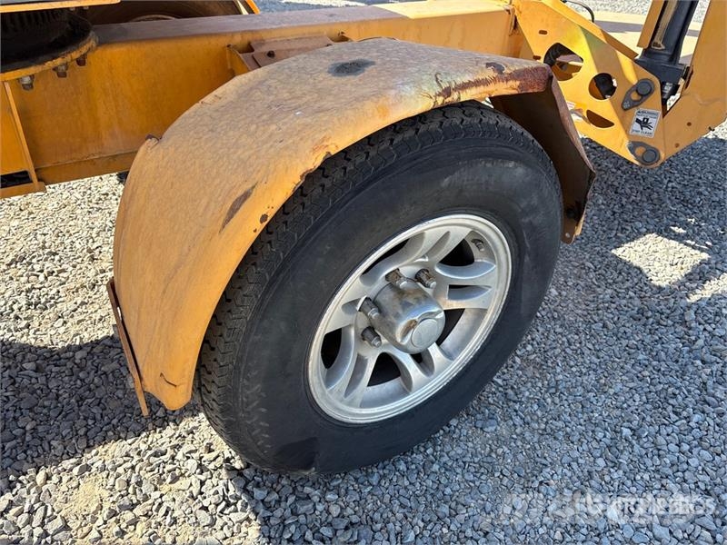 Haulotte 4527A Towable Lift (Inoperable) Pótkocsira szerelt emelők és állványok