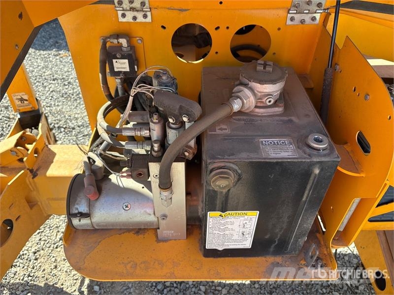 Haulotte 4527A Towable Lift (Inoperable) Pótkocsira szerelt emelők és állványok