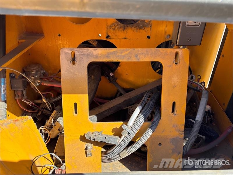 Haulotte 4527A Towable Lift (Inoperable) Pótkocsira szerelt emelők és állványok