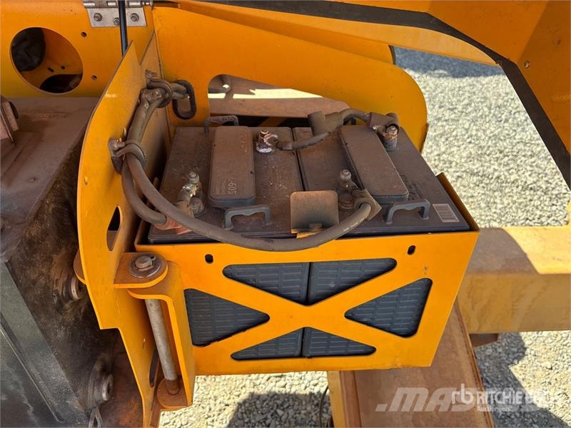 Haulotte 4527A Towable Lift (Inoperable) Pótkocsira szerelt emelők és állványok