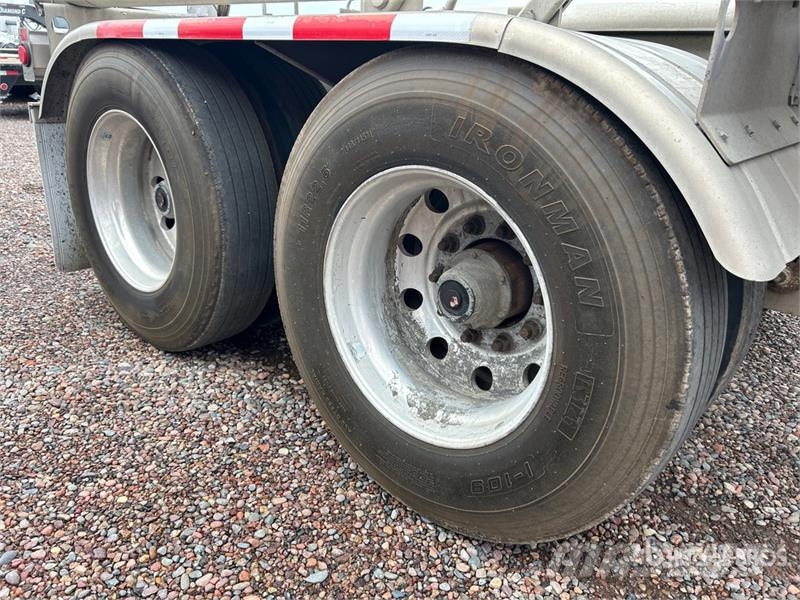 Heil 1040 cft T/A Pneumatic Bulk Trailer Citas piekabes