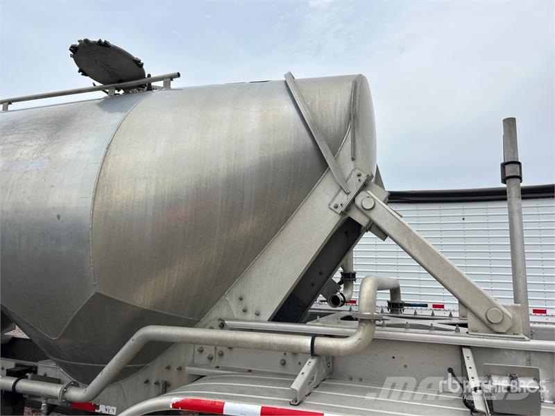 Heil 1040 cft T/A Pneumatic Bulk Trailer Citas piekabes