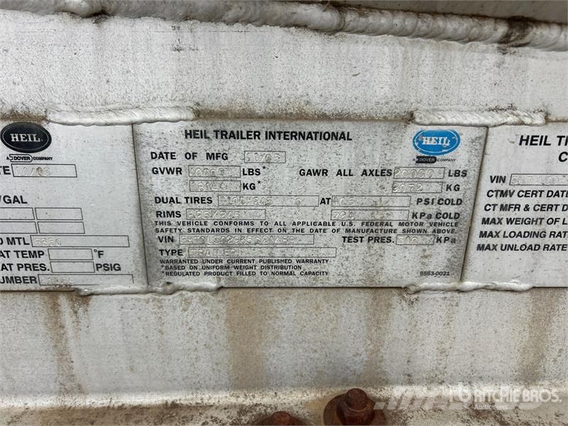 Heil 5000 gal T/A Turntable Spread Axle Vacuum Tanker T Cisterna