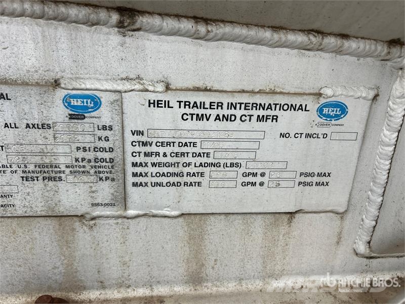 Heil 5000 gal T/A Turntable Spread Axle Vacuum Tanker T Cisterna
