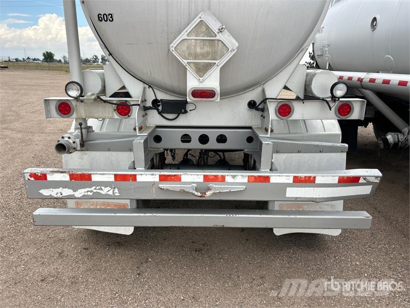 Heil 5000 gal T/A Turntable Spread Axle Vacuum Tanker T Cisterna